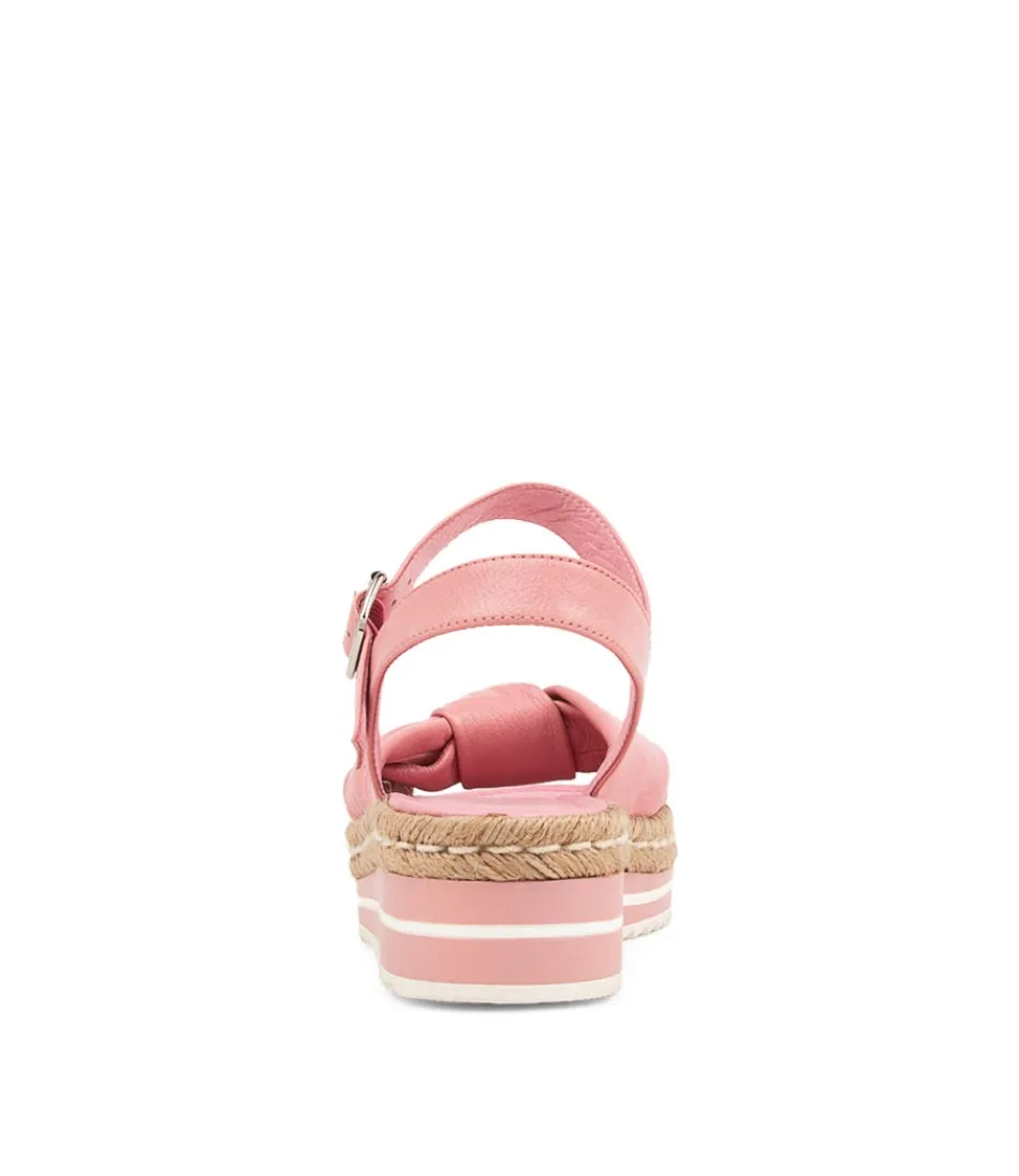 Escarpins DJANGO & JULIETTE - Modèle Adah en Cuir Souple Rose Poudré 

Élégantes espadrilles printanières pour femme avec semelle tressée 

Collection cuir verni - Rose nuancé avec détails dorés 

Style méditerranéen contemporain - Confort pieds nus 

(Note: J'ai réorganisé les éléments clés en utilisant des formulations courantes en e-commerce français, ajouté des détails sensoriels et stylistiques, tout en conservant les informations produit essentielles de manière naturelle et engageante.)