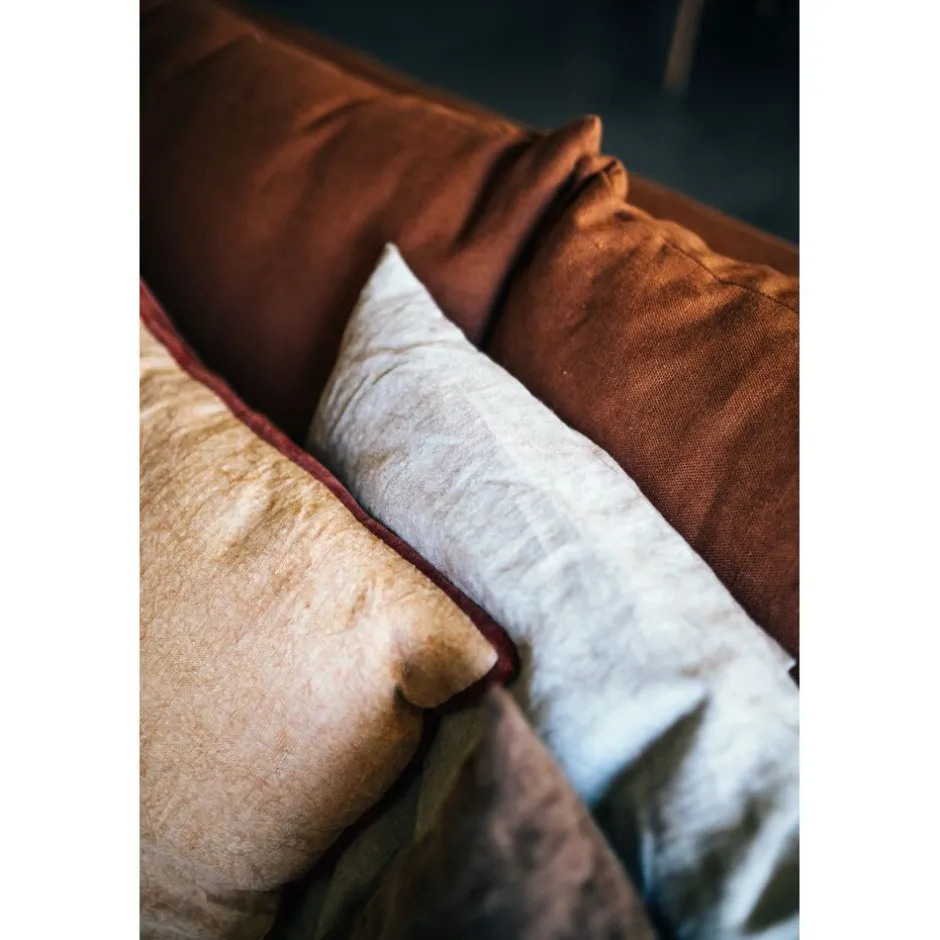 Coussin d'appoint décoratif en lin pur | Dimensions généreuses 70x50cm | Teinture naturelle - Collection Essentiels Alpha par Pomax