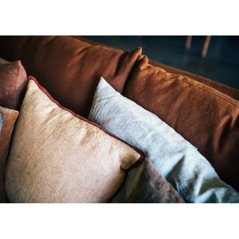 Coussin d'appoint décoratif en lin pur | Dimensions généreuses 70x50cm | Teinture naturelle - Collection Essentiels Alpha par Pomax
