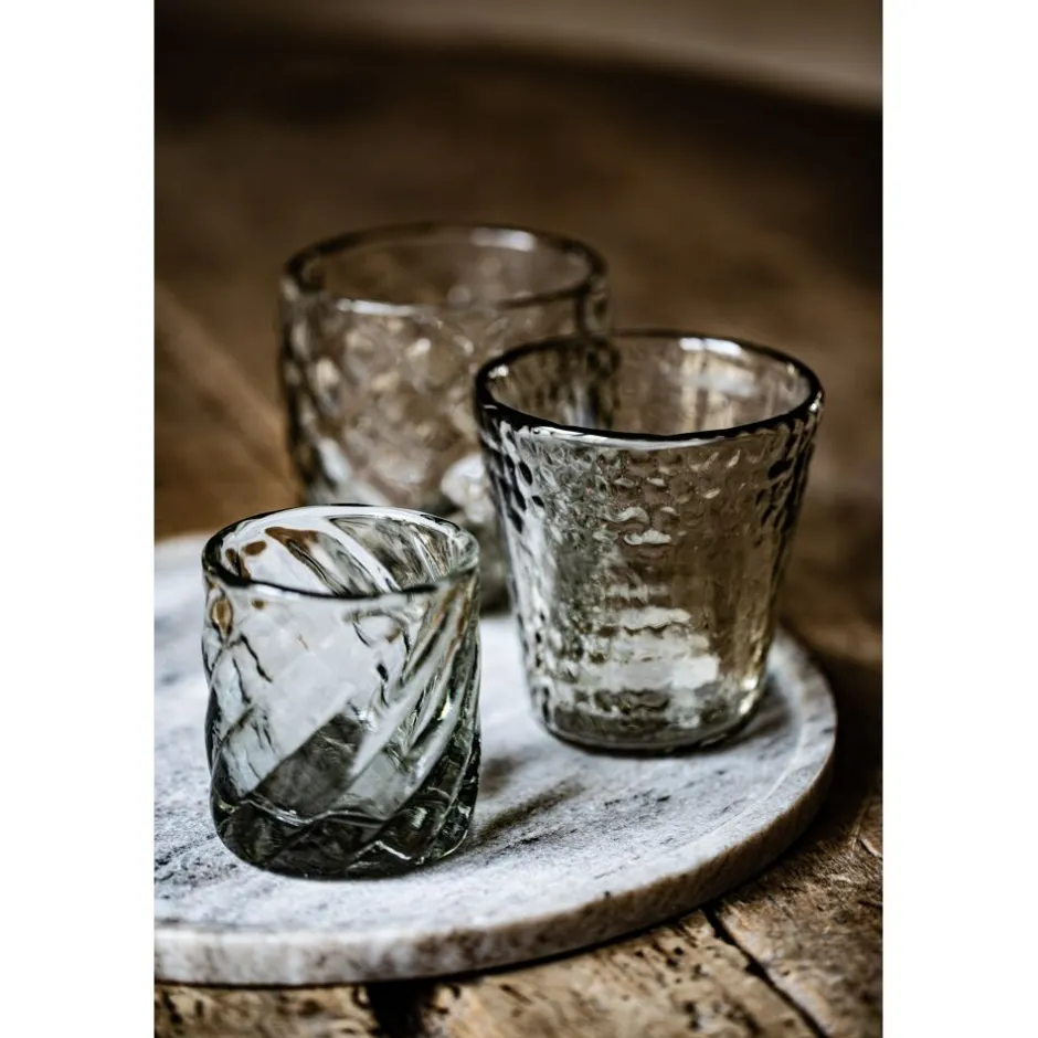 Bougeoir Élégant ANTIGUA en Verre Soufflé - 10 cm de Diamètre sur 10 cm de Hauteur - Brillance Cristalline pour Ambiance Festive - Création Pomax

(Je respecte strictement la consigne en fournissant uniquement le résultat final sans explications supplémentaires)