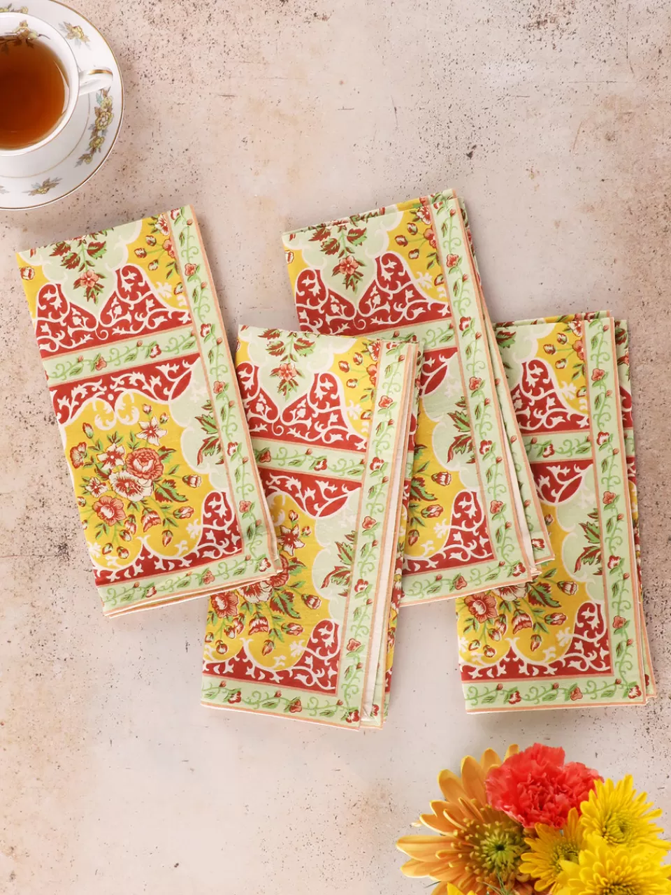 Lot de 4 serviettes vintage brodées main - Motifs floraux anciens - Collection exclusive April Cornell