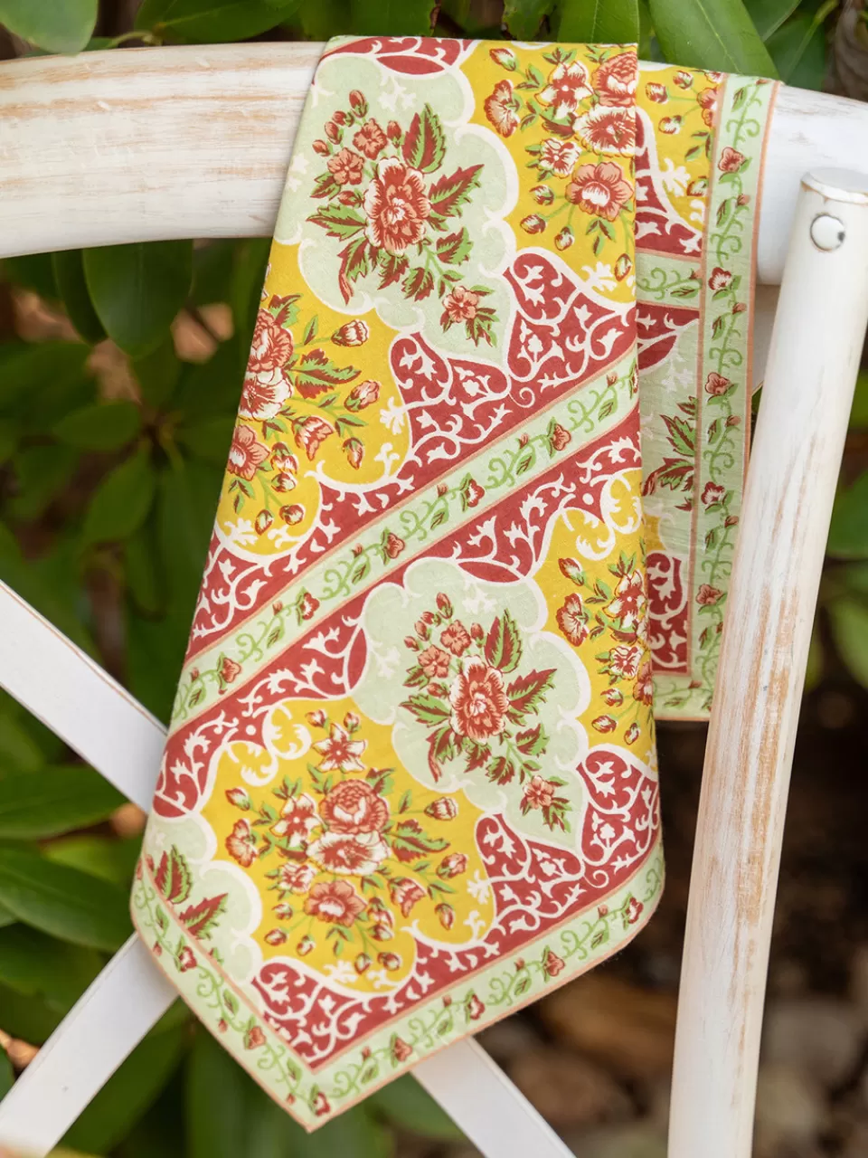 Lot de 4 serviettes vintage brodées main - Motifs floraux anciens - Collection exclusive April Cornell