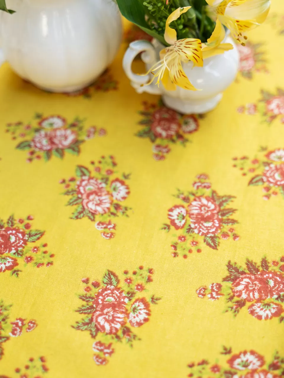 Nappe Ancienne Brodée Main April Cornell - Design Florale Rétro - Qualité Supérieure Collection Exclusive