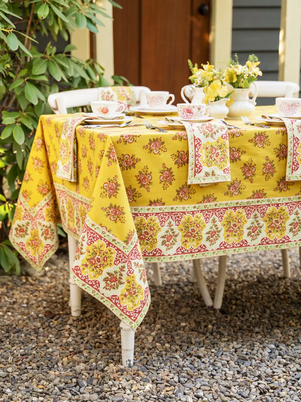 Nappe Ancienne Brodée Main April Cornell - Design Florale Rétro - Qualité Supérieure Collection Exclusive