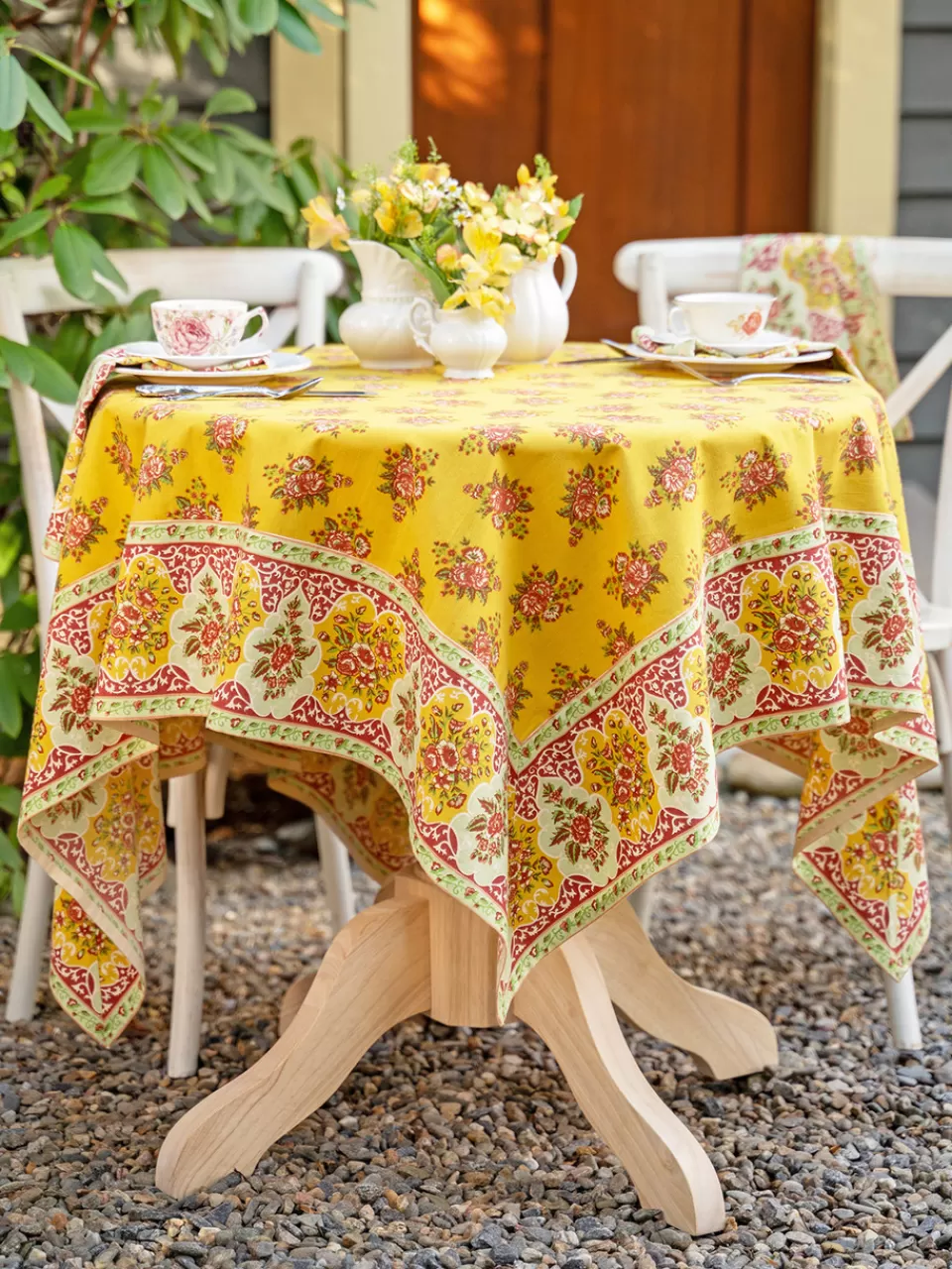 Nappe Ancienne Brodée Main April Cornell - Design Florale Rétro - Qualité Supérieure Collection Exclusive
