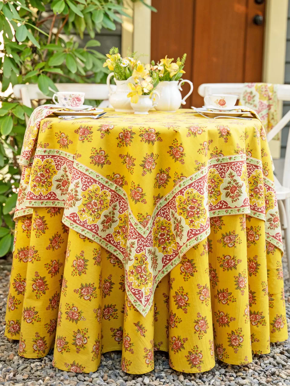 Nappe Ancienne Brodée Main April Cornell - Design Florale Rétro - Qualité Supérieure Collection Exclusive