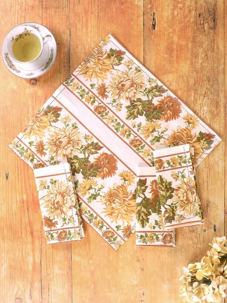 Lot de 4 serviettes élégantes Antoinette - Motifs printaniers April Cornell pour égayer vos repas - Raffinement abordable  

（：，