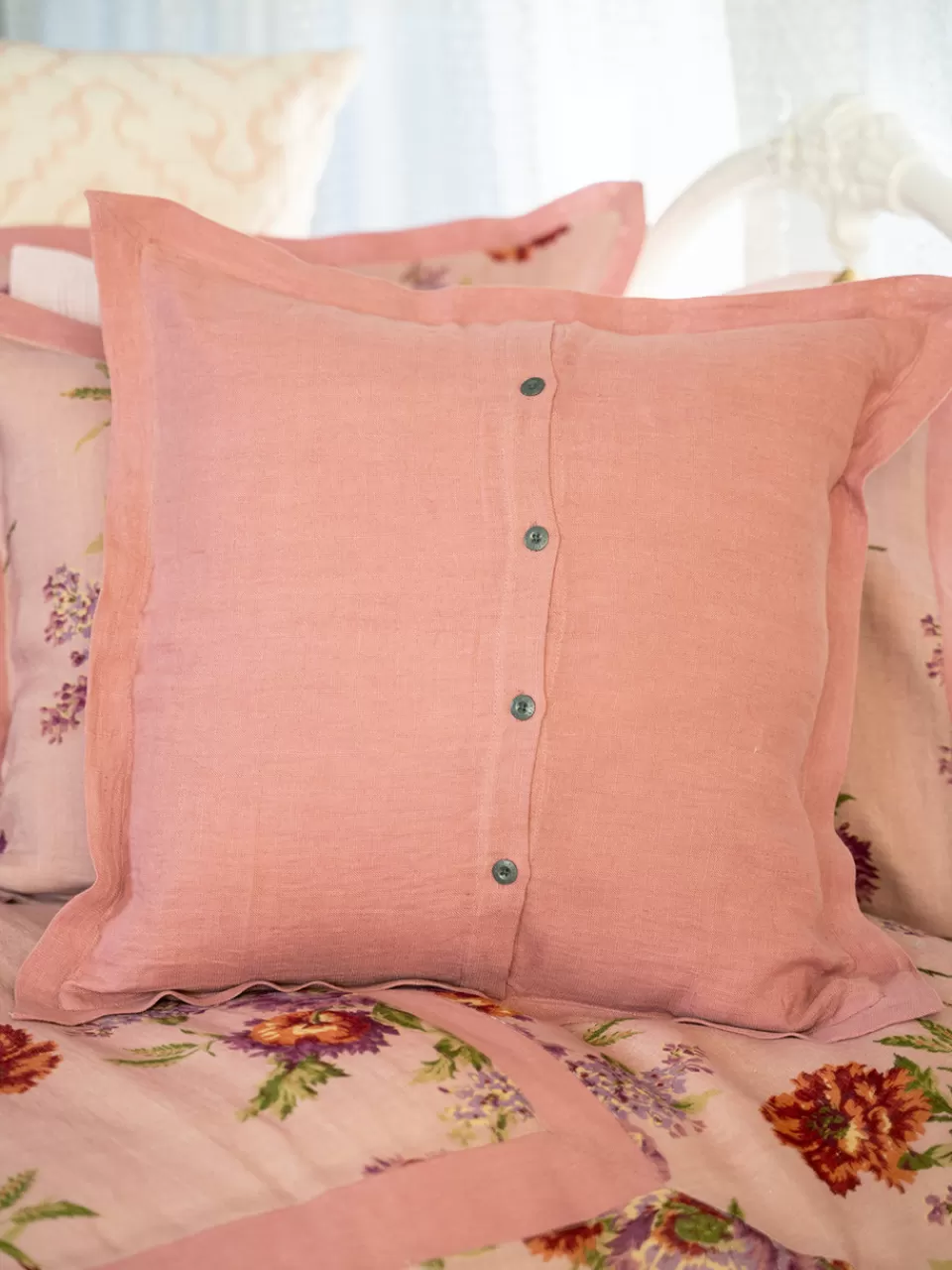 Housse de coussin en lin Bella - Motif rosier romantique | Collection April Cornell | Promotion printanière exclusive