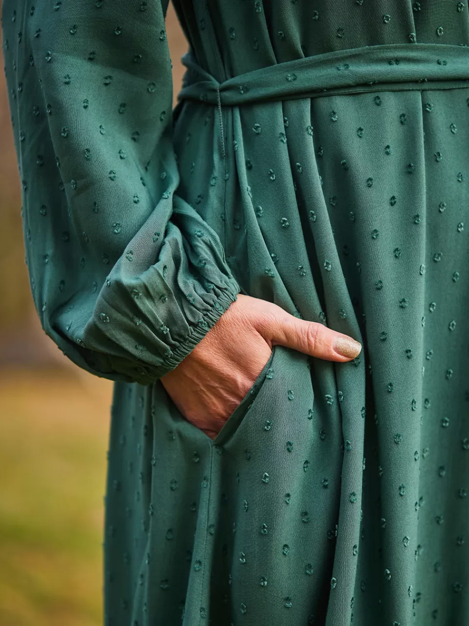 Robe Bistro Élégante - Nuances de Forêt Profonde | Collection Exclusive April Cornell Style Bohème Printanier