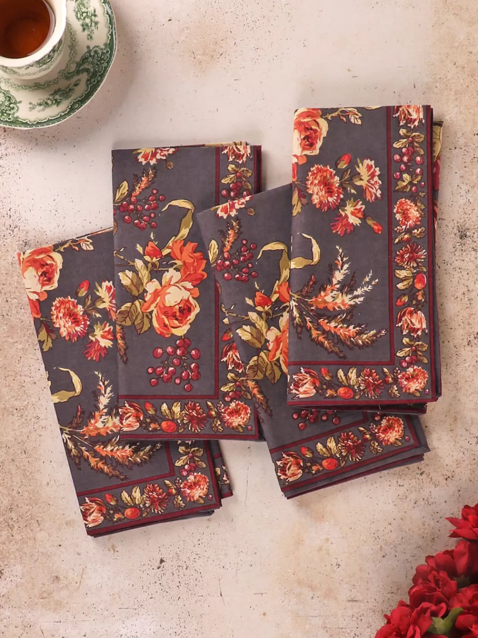 Lot de 4 Serviettes « Moisson Généreuse » - Motif Champêtre en Tonalité Ardoise (Collection April Cornell) - Prix Doux pour une Table Élégante
