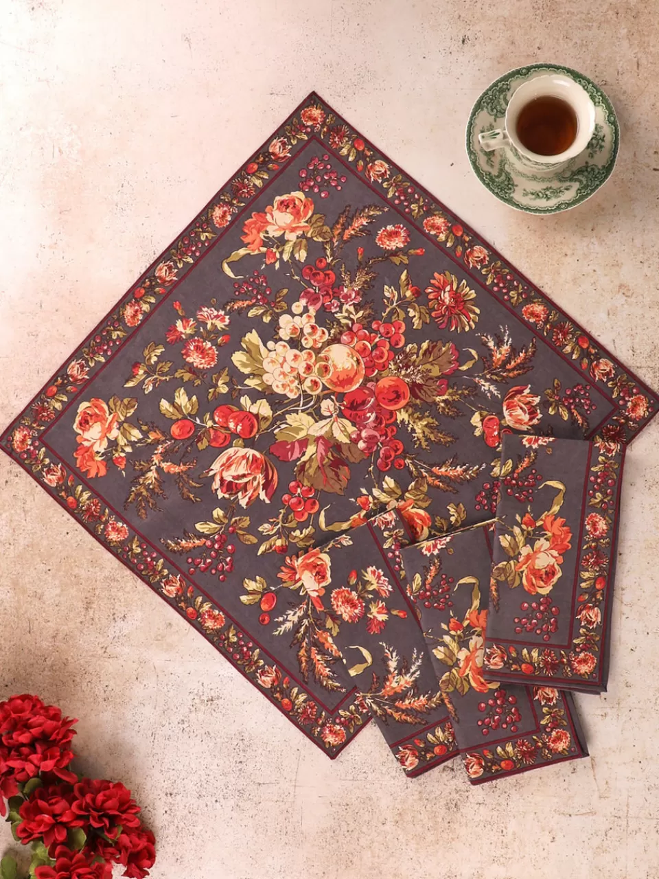 Lot de 4 Serviettes « Moisson Généreuse » - Motif Champêtre en Tonalité Ardoise (Collection April Cornell) - Prix Doux pour une Table Élégante