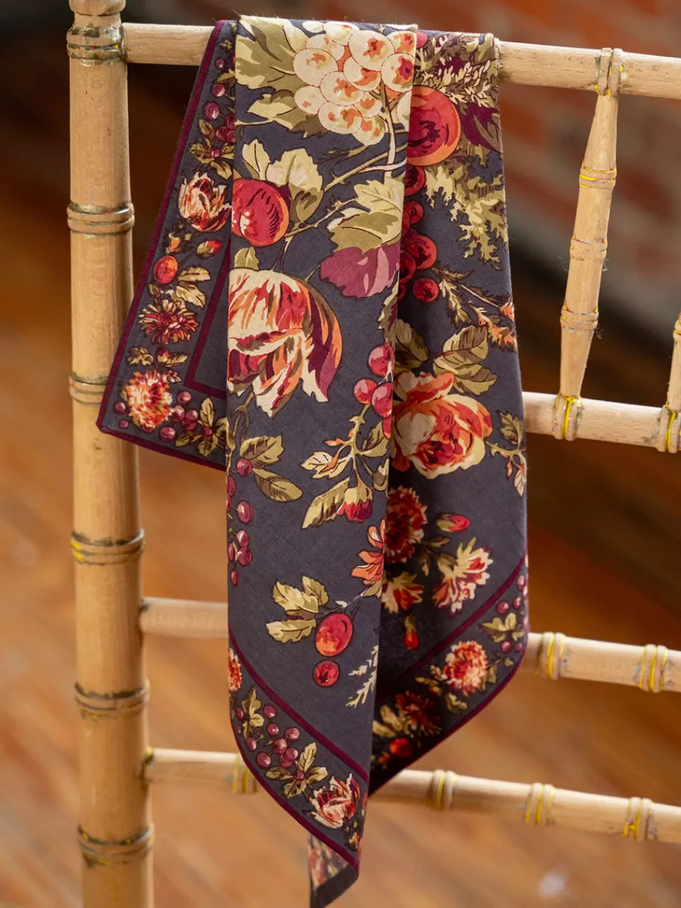 Lot de 4 Serviettes « Moisson Généreuse » - Motif Champêtre en Tonalité Ardoise (Collection April Cornell) - Prix Doux pour une Table Élégante