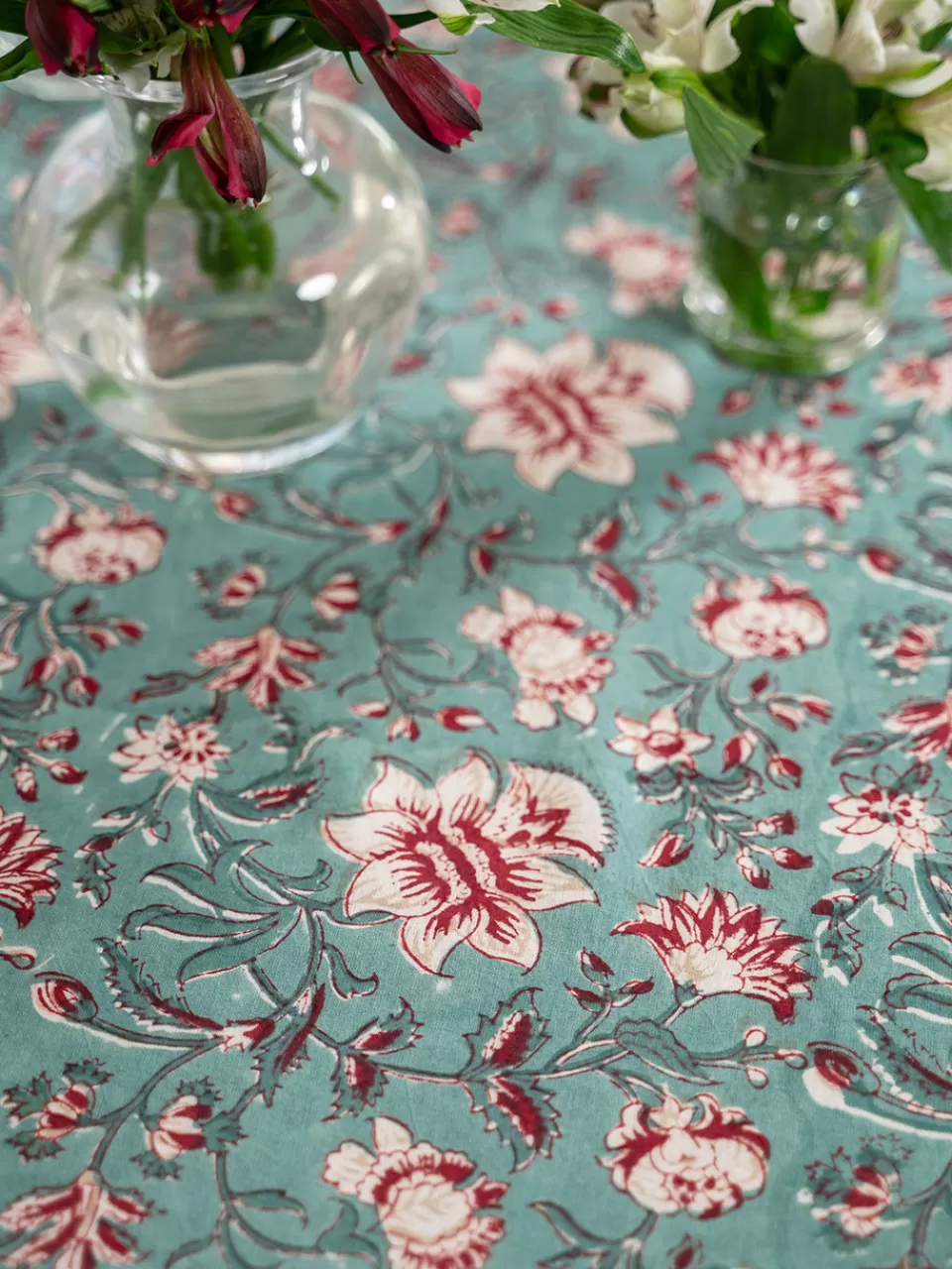 Nappe en coton léger à motifs méditerranéens - Collection Estivale April Cornell 

Élégance bohème pour tables d'été : Nappe artisanale imprimée - Création exclusive April Cornell 

Nappe d'intérieur ventilée avec motifs géométriques - Édition Spéciale Maison April Cornell 

（，，，，，）