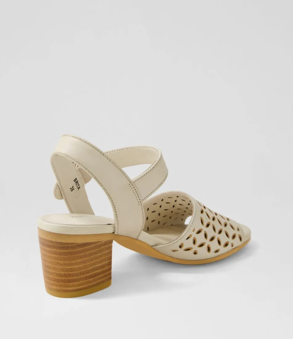 Sandales à talons élégantes DJANGO & JULIETTE - Modèle Brita en cuir souple couleur amande doré pour femme