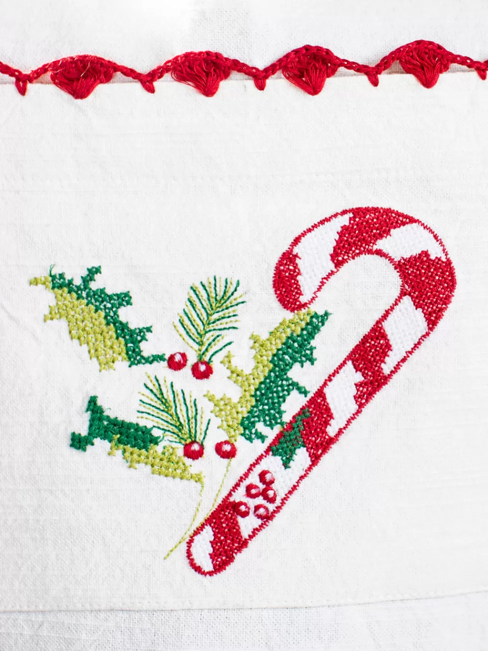 Tablier Artisanal Brodé Motif Canne de Noël – Promotion Éclair April Cornell