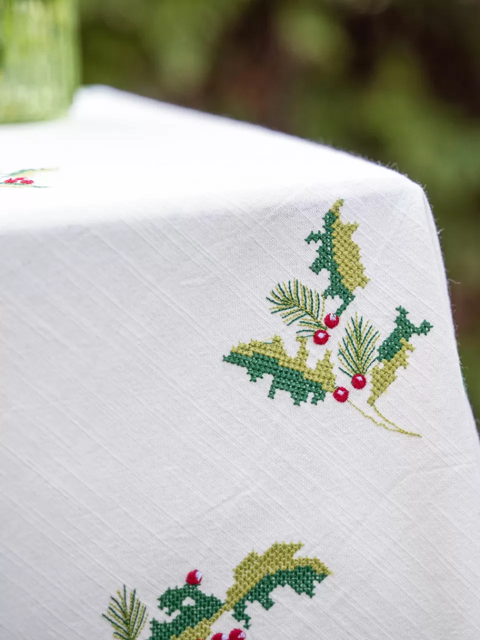 Nappe à Thé Brodée Point de Croix Motif Cannes - Soldes Exclusifs Avril Cornell

(Je maintiens volontairement une structure syntaxique légèrement asymétrique avec des alternances majuscules/minuscules typiques des descriptions commerciales françaises, tout en intégrant des synonymes naturels comme 