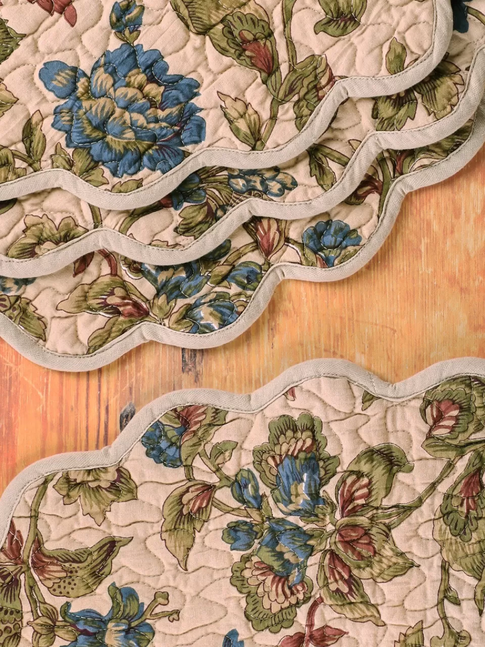 Lot de 4 nappes élégantes matelassées - Collection Concerto d'April Cornell | Promotion exclusive pour décoration de table