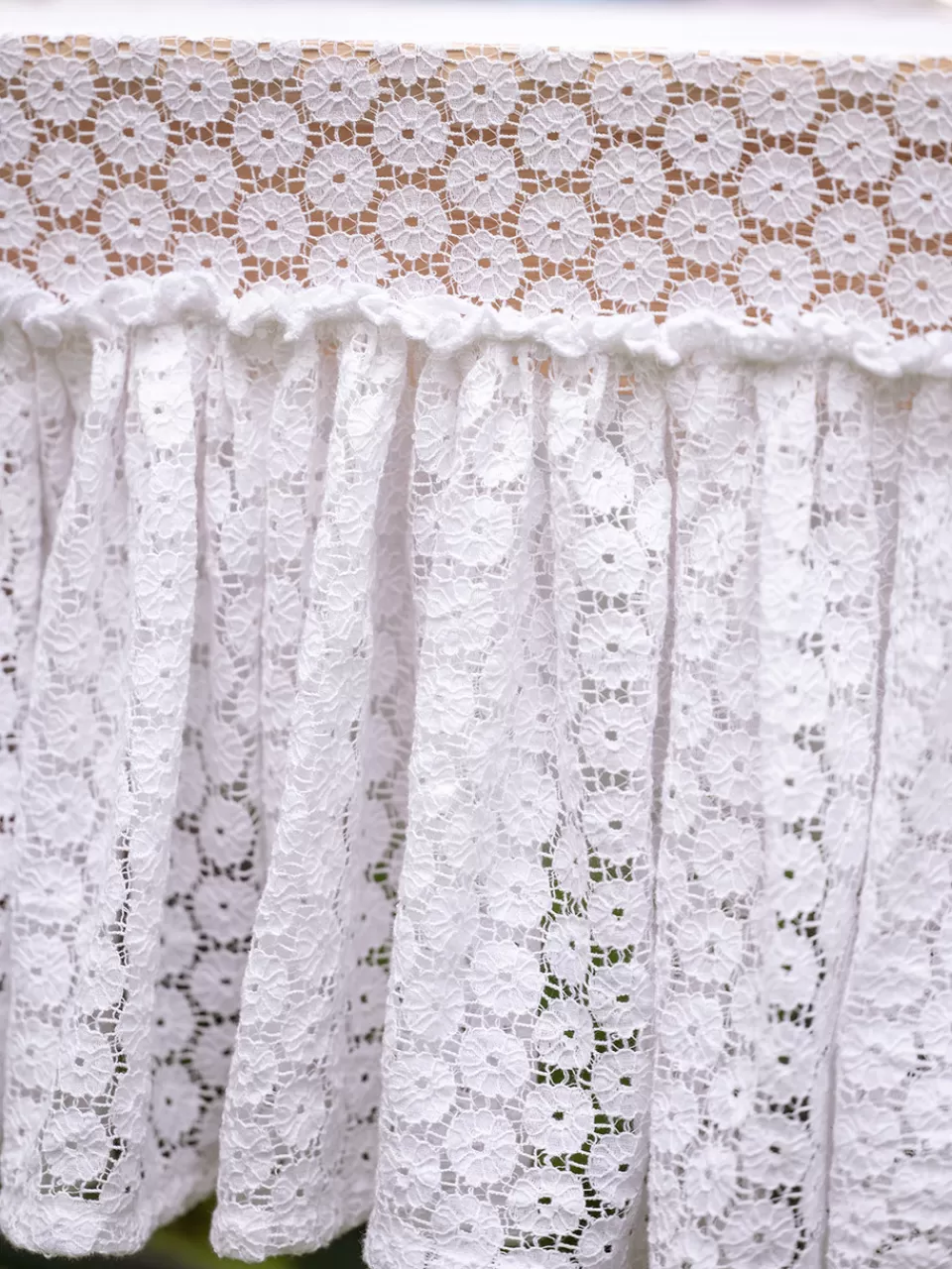 Nappe en Dentelle Marguerite – Style Élégant April Cornell pour Tables de Fête