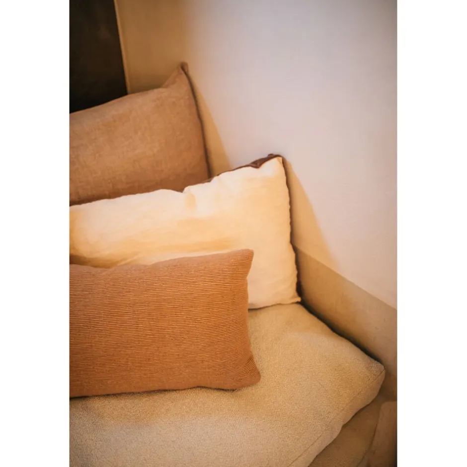 Coussin moelleux Pomax - DIMARO en coton doux et viscose respirante - Dimensions idéales 50x30 cm - Teinte sable intemporelle pour un décor apaisant