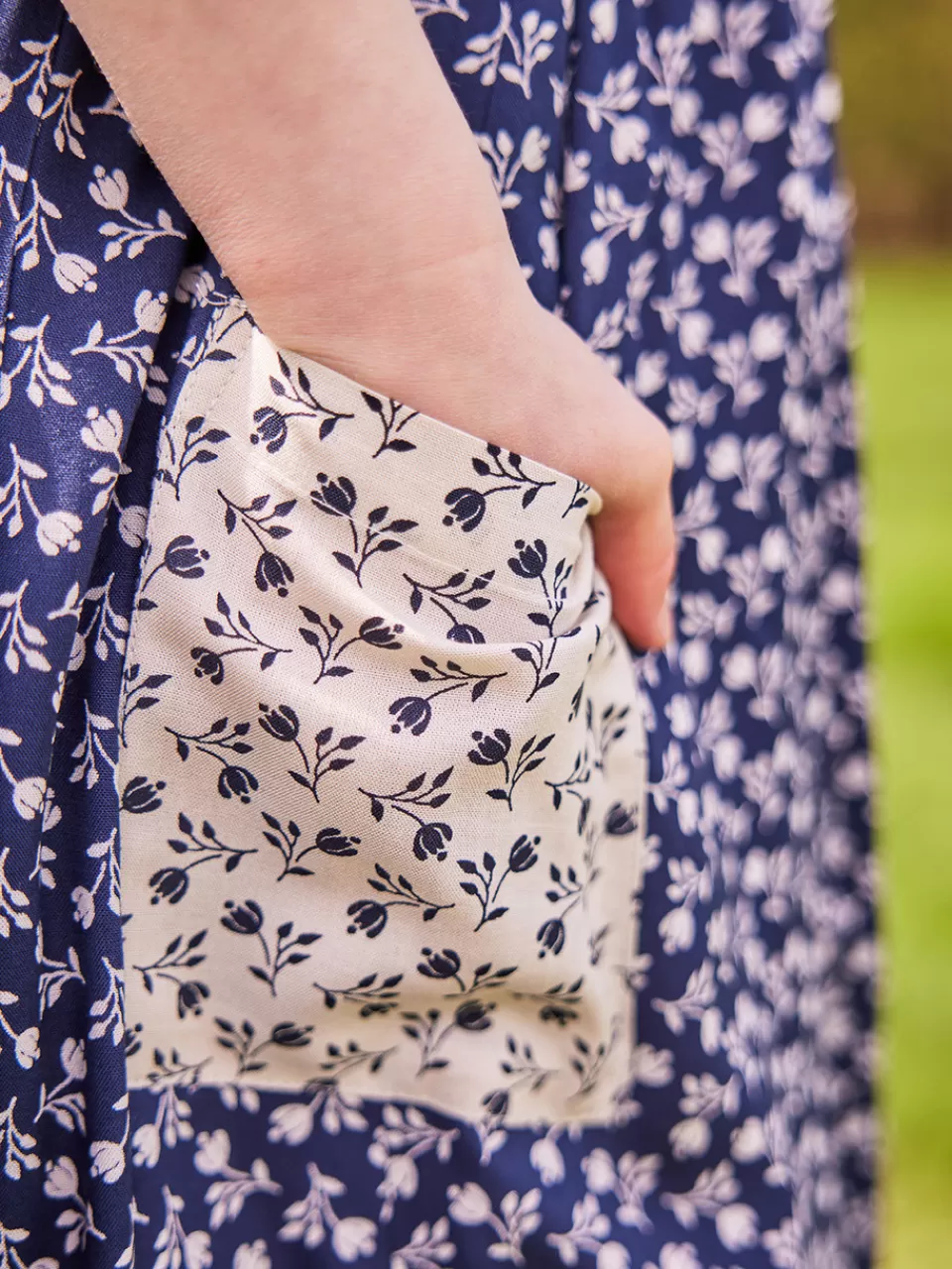 Robe fillette élégante à motif de tulipes printanières - Collection April Cornell en ligne