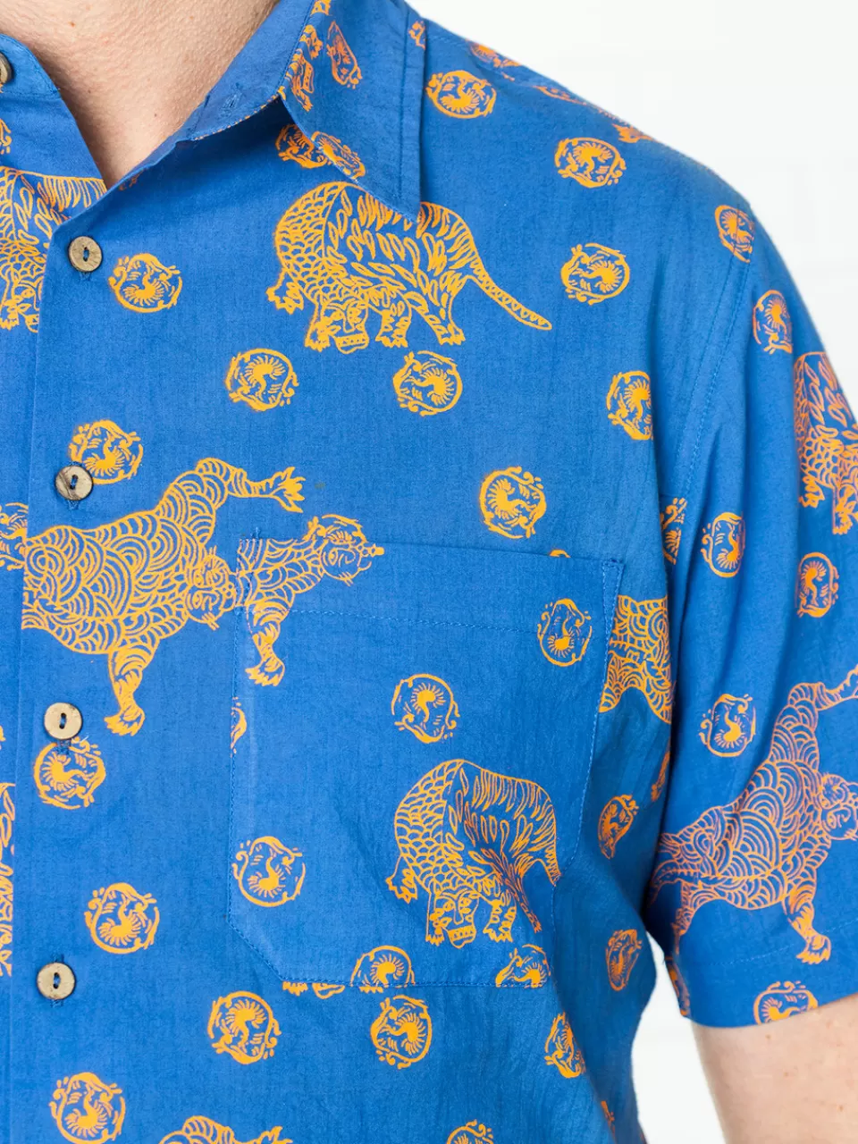 ◯ T-Shirt Tigre Électrique ◯ Collection Printemps - Boutique April Cornell ◯ Manches courtes confortable ◯ Graphisme félin vibrante ◯ Édition limitée artisanale

（：，，