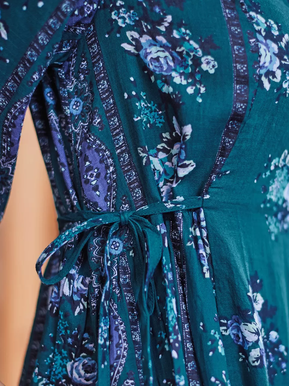 Élégante robe printanière Estella Mori - Collection Soldes exclusives Avril Cornell