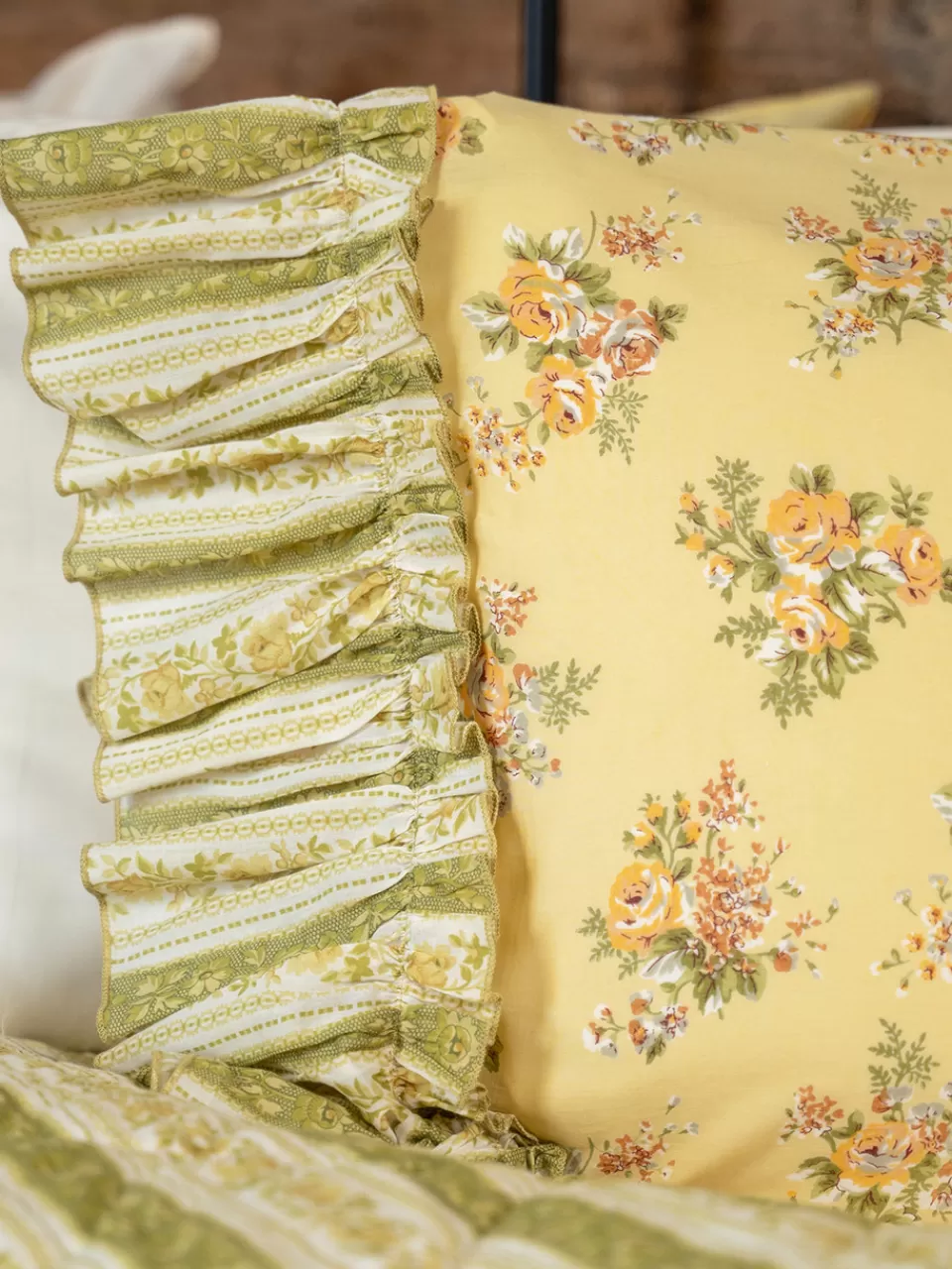 Étole Estella en Nuance Miel - Taie d'Oreiller Premium - Collection Printanière April Cornell