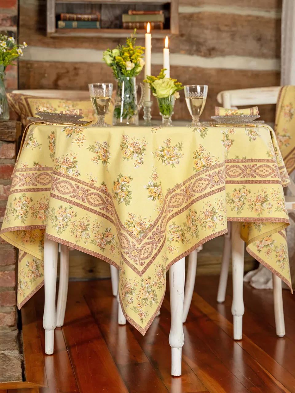 Nappe Estella en Lin Brodée - Élégante pour Salle à Manger, Collection Printemps April Cornell  

(：，。，，。)