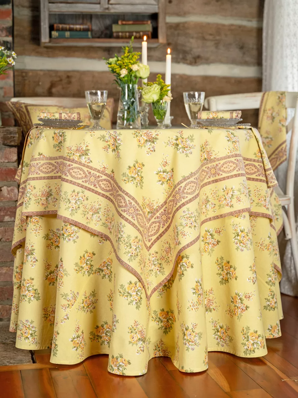 Nappe Estella en Lin Brodée - Élégante pour Salle à Manger, Collection Printemps April Cornell  

(：，。，，。)