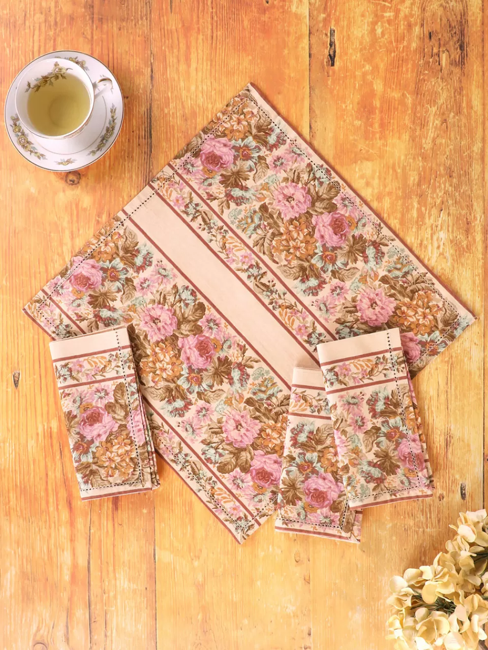 Serviettes en Coton Rosier Éternel - Lot de 4 par April Cornell - Raffinées à Petit Prix