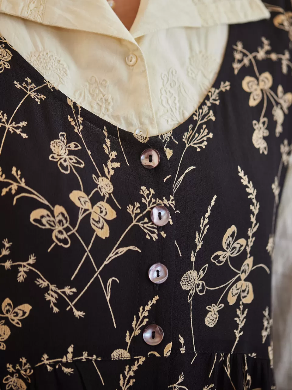 Robe Tablier Automnale April Cornell - Style Champêtre à Motifs de Trèfle et Détails Brodés