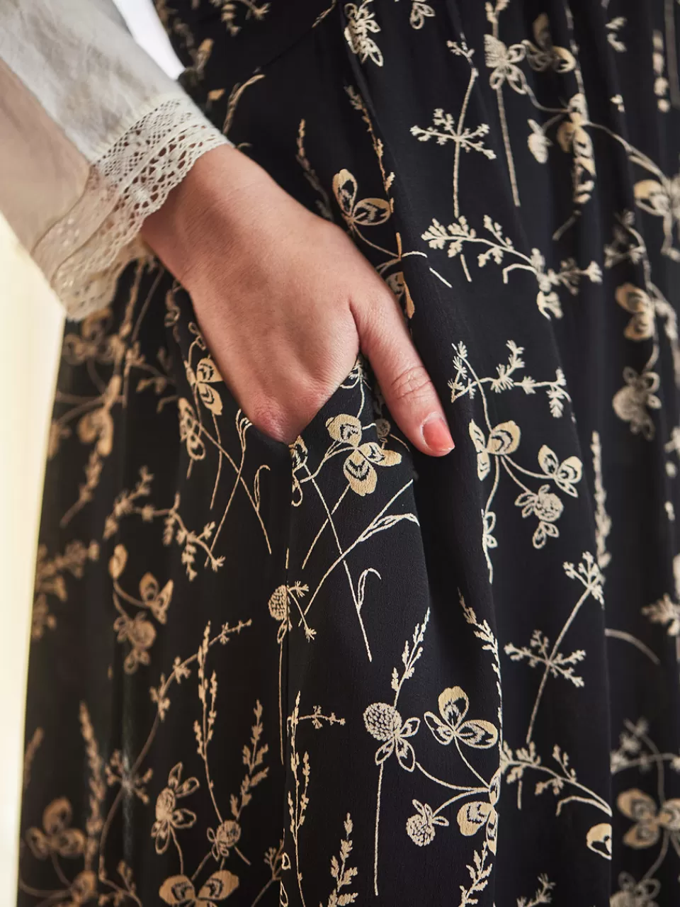 Robe Tablier Automnale April Cornell - Style Champêtre à Motifs de Trèfle et Détails Brodés