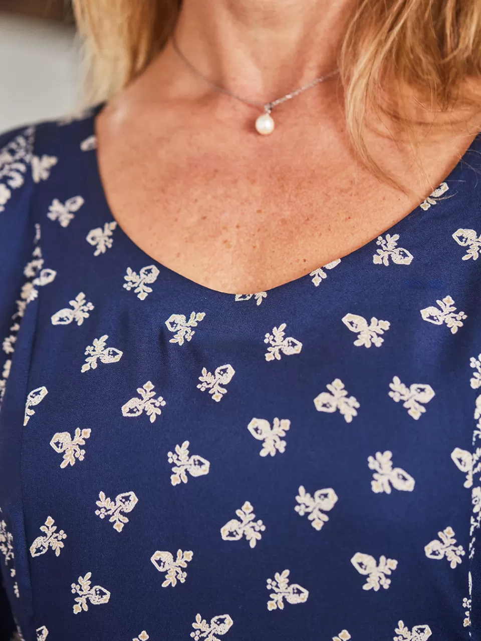Robe Élégante Mori à Motifs Floraux - Collection Printemps d'April Cornell