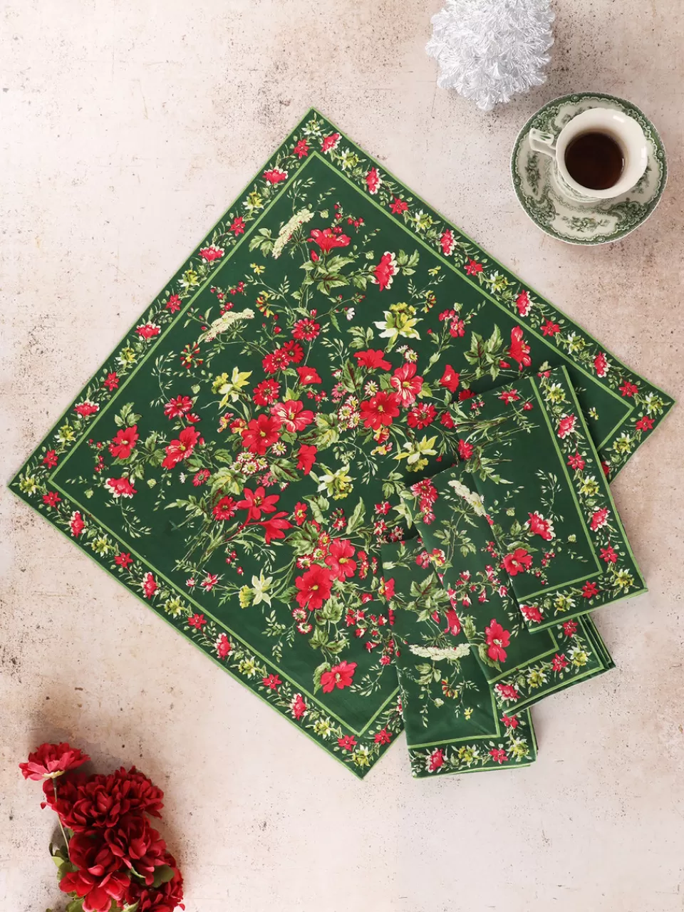 Serviettes de Jardin Élégantes - Lot de 4 en Toile Vert Sapin par April Cornell | Décorez Votre Table avec une Délicate Nuance Printanière