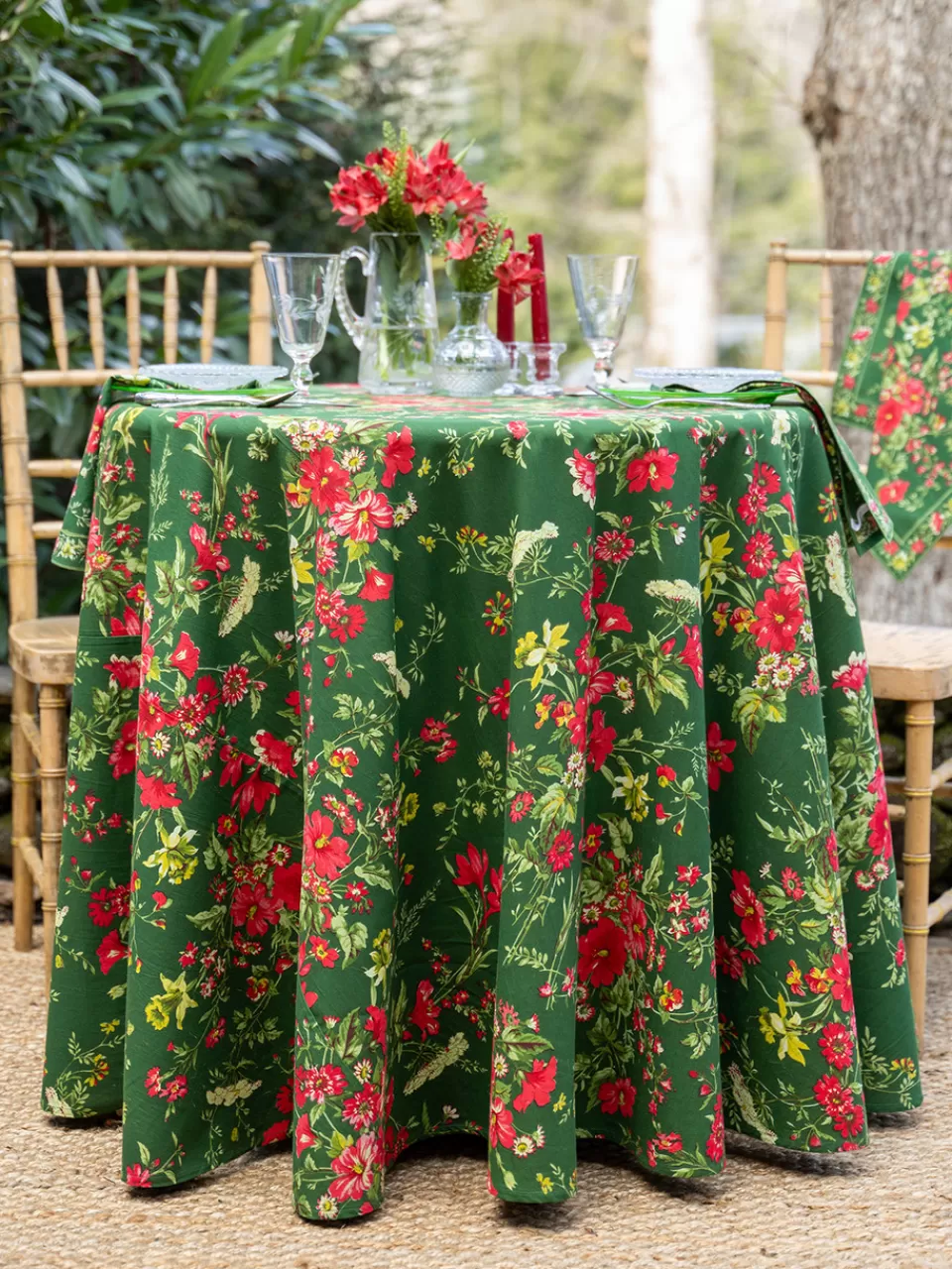 Maison April Cornell | Nappe Ronde Inspirée par la Nature – Vert Sapin Élégant
