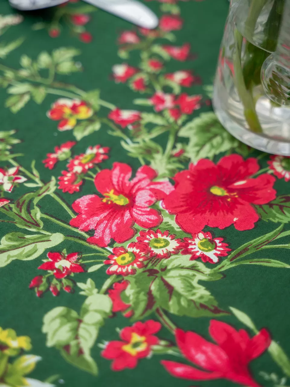 Nappe d'Extérieur Élégante en Vert Sapin • Collection Printanière April Cornell