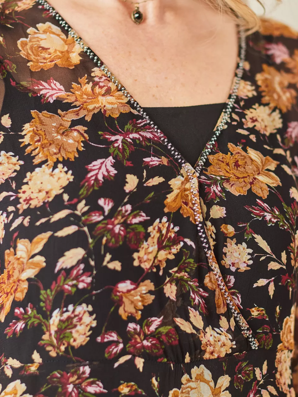 Robe Longue Élégante Greta – Motifs Floraux Printaniers | Collection Exclusive Avril Cornell