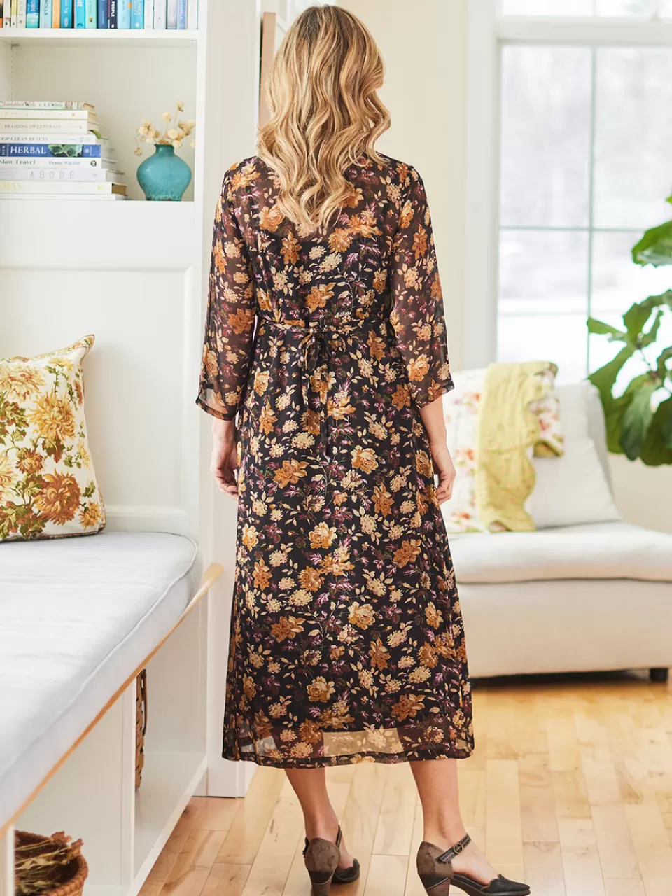 Robe Longue Élégante Greta – Motifs Floraux Printaniers | Collection Exclusive Avril Cornell