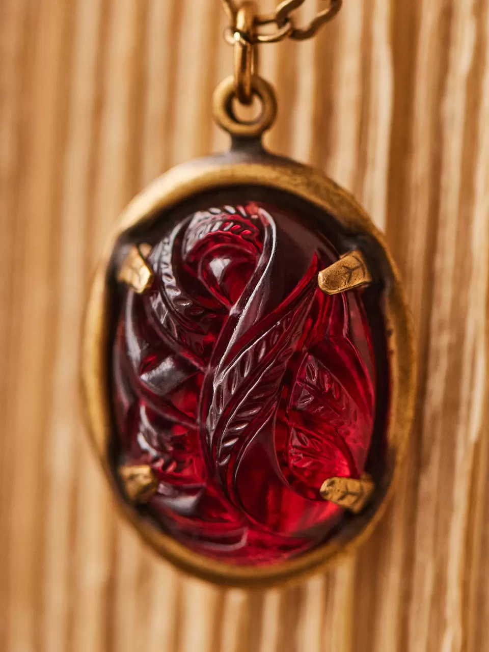 Collier Élégant Baies de Houx - Création Avril-Cornell à Prix Doux