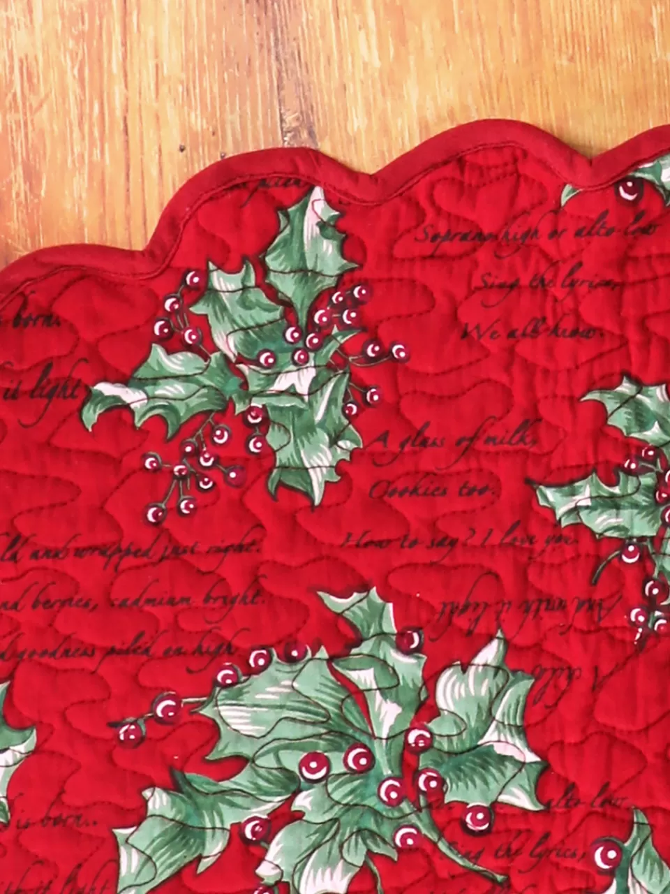 Set de 4 napperons matelassés Holly Song - Rouge bordeaux^Collection exclusive April Cornell en promotion