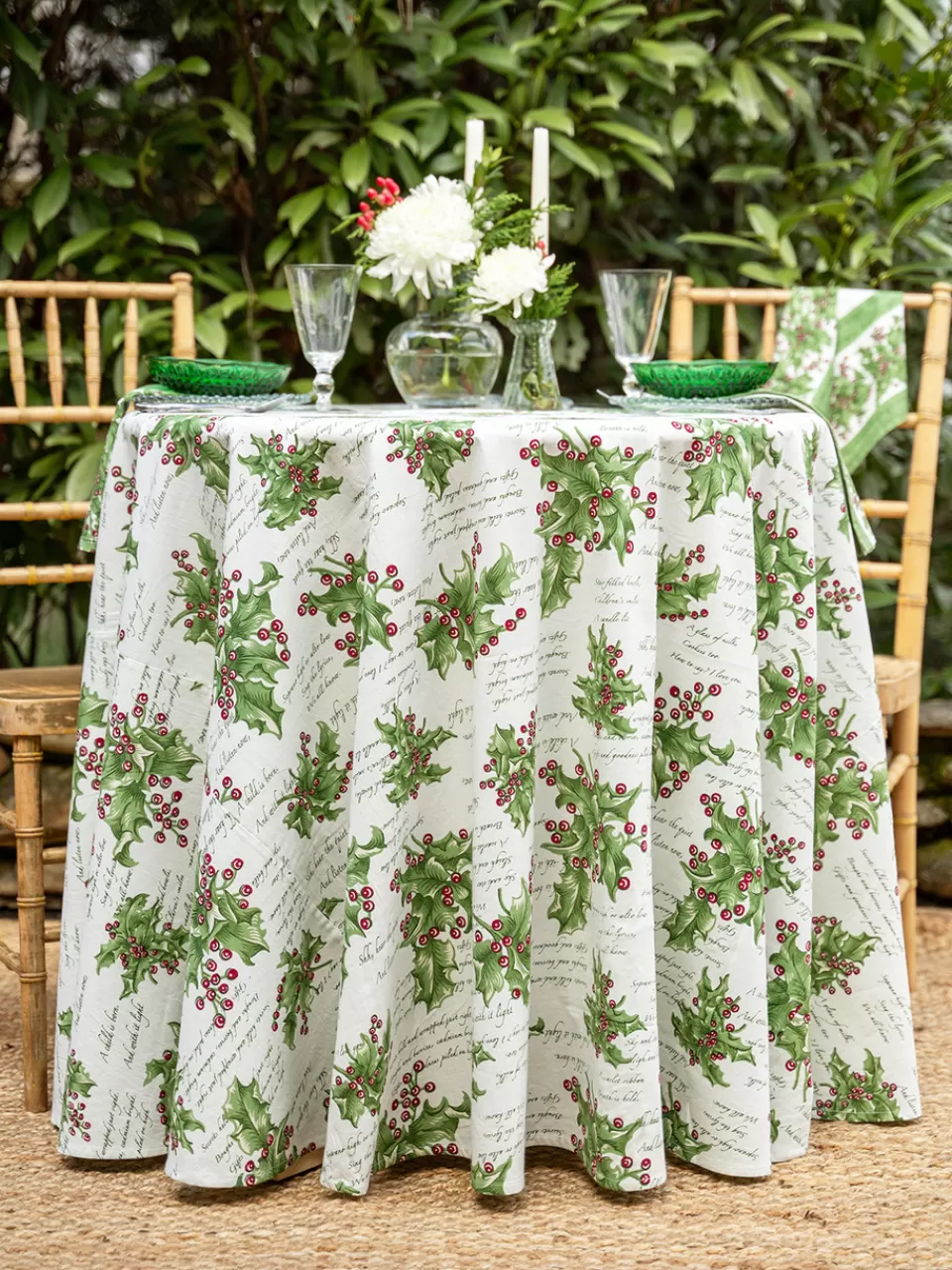 Nappe Ronde Décorative Holly Song – Soldes Printanières chez April Cornell