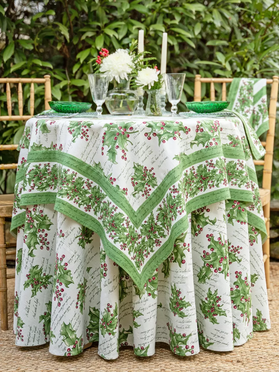 Nappe Ronde Décorative Holly Song – Soldes Printanières chez April Cornell