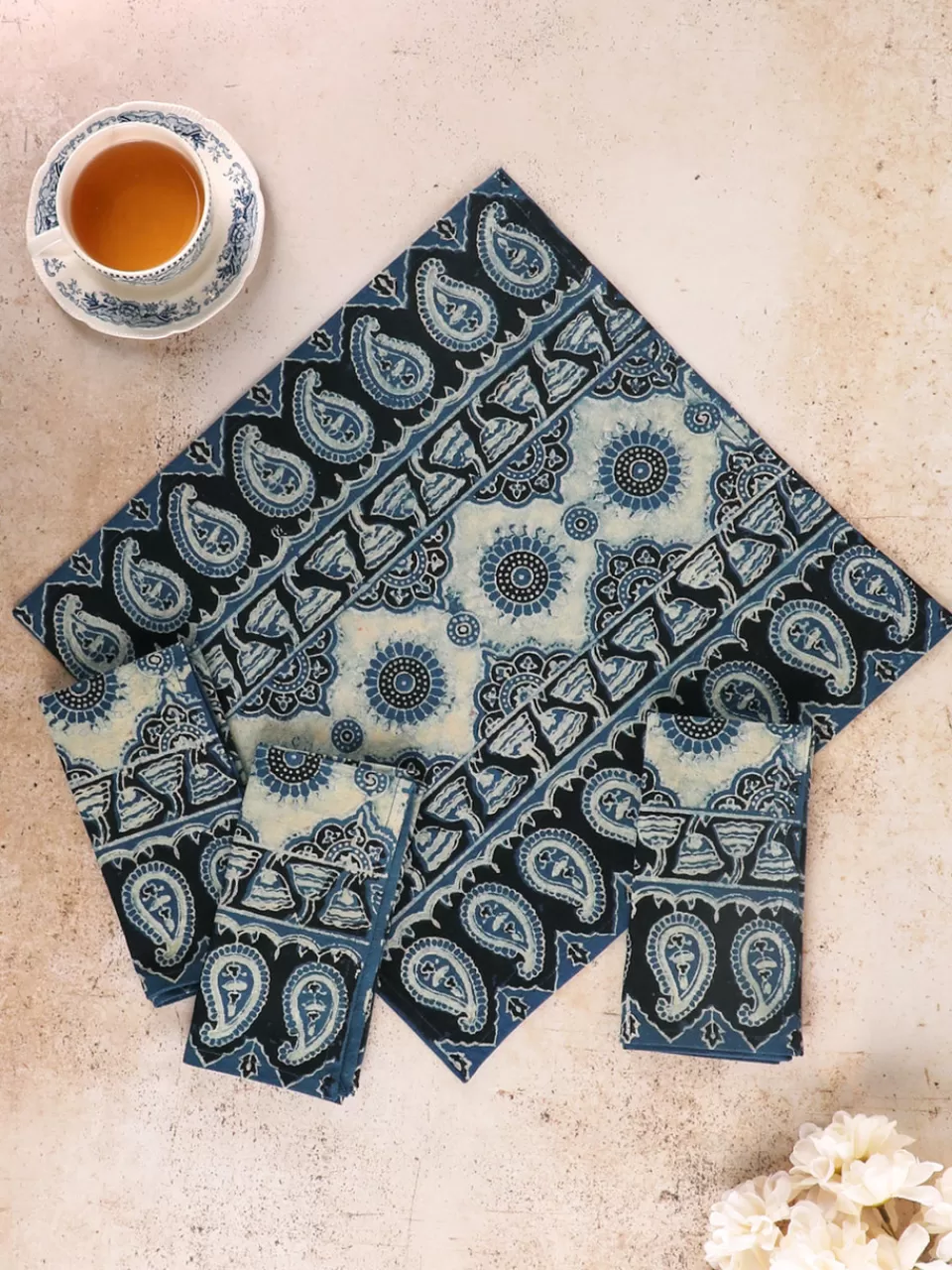 Lot de 4 serviettes en dentelle indigo - Teinture végétale artisanale - Collection printanière April Cornell | Promotion exclusive sur les essentiels de table