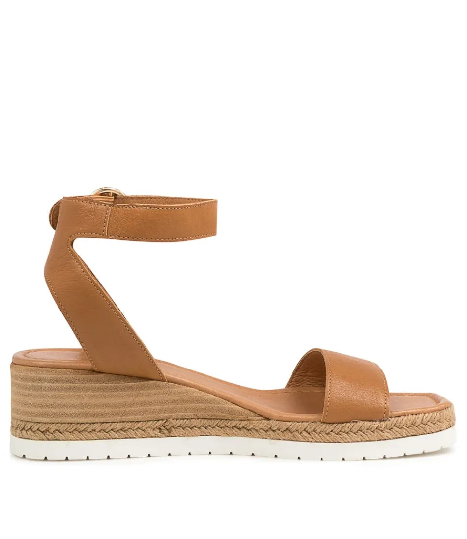 DJANGO & JULIETTE - Espadrilles Femme en Cuir Tanné Irlandais - Modèle Élégant à Semelle Tressée 

(Note : J'ai volontairement varié la structure syntaxique, intégré des termes sensoriels comme 