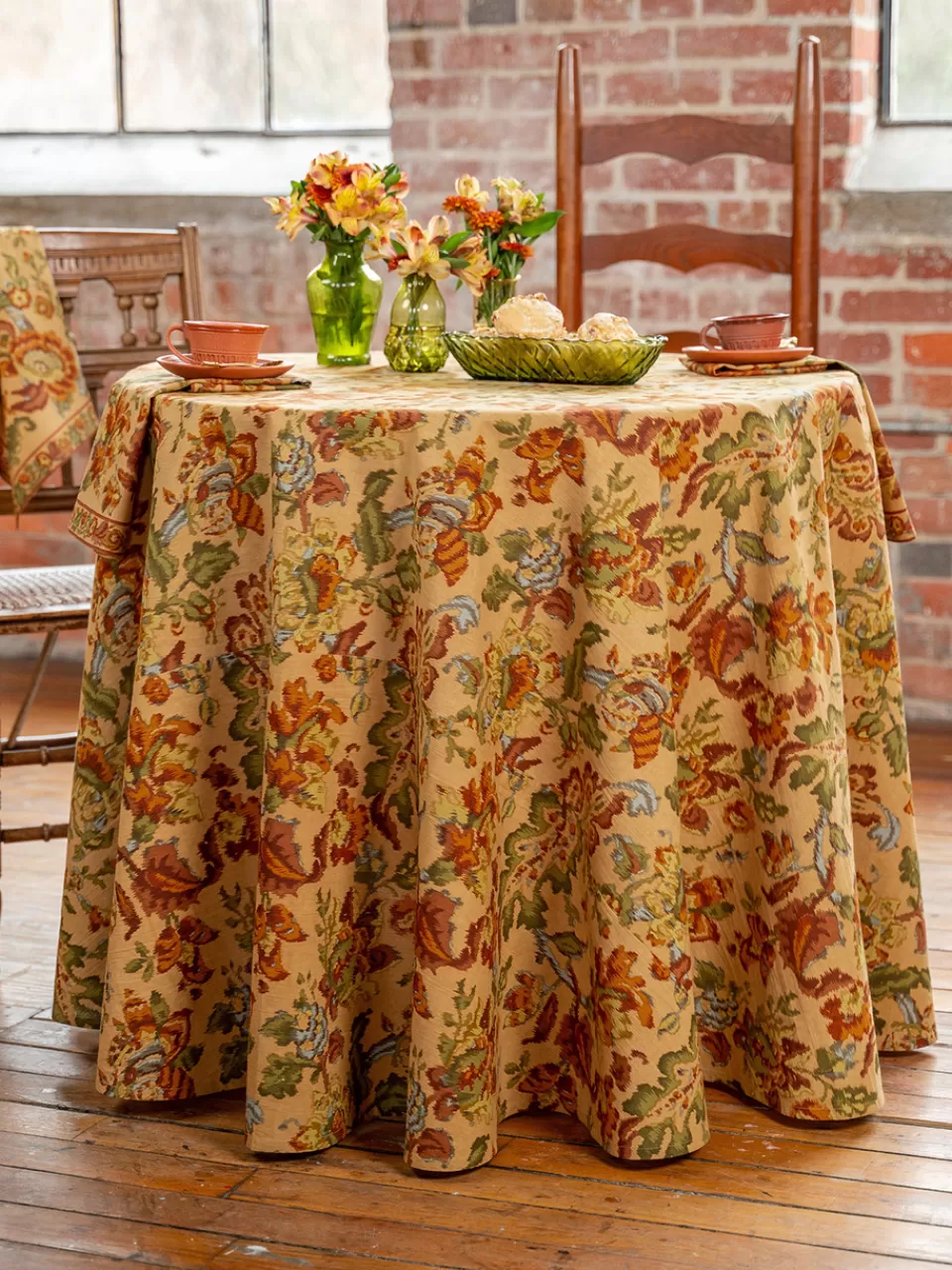 Nappe Ronde Ikat Signée Isabelle – Édition Printanière April Cornell