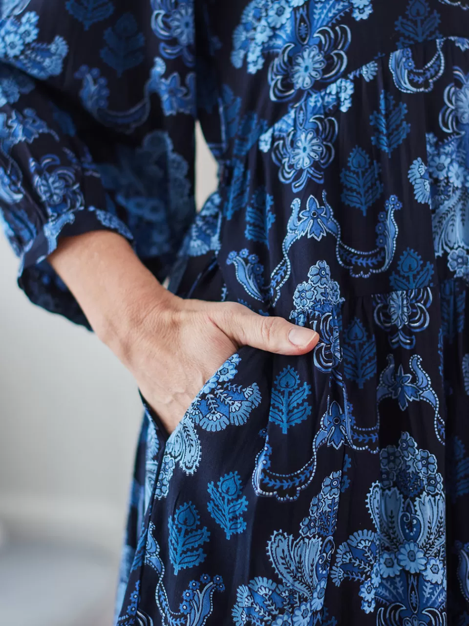 Robe Style Jacobean Élégante et Intemporelle - Collection Avril-Cornell | Événement Spécial en Avril
