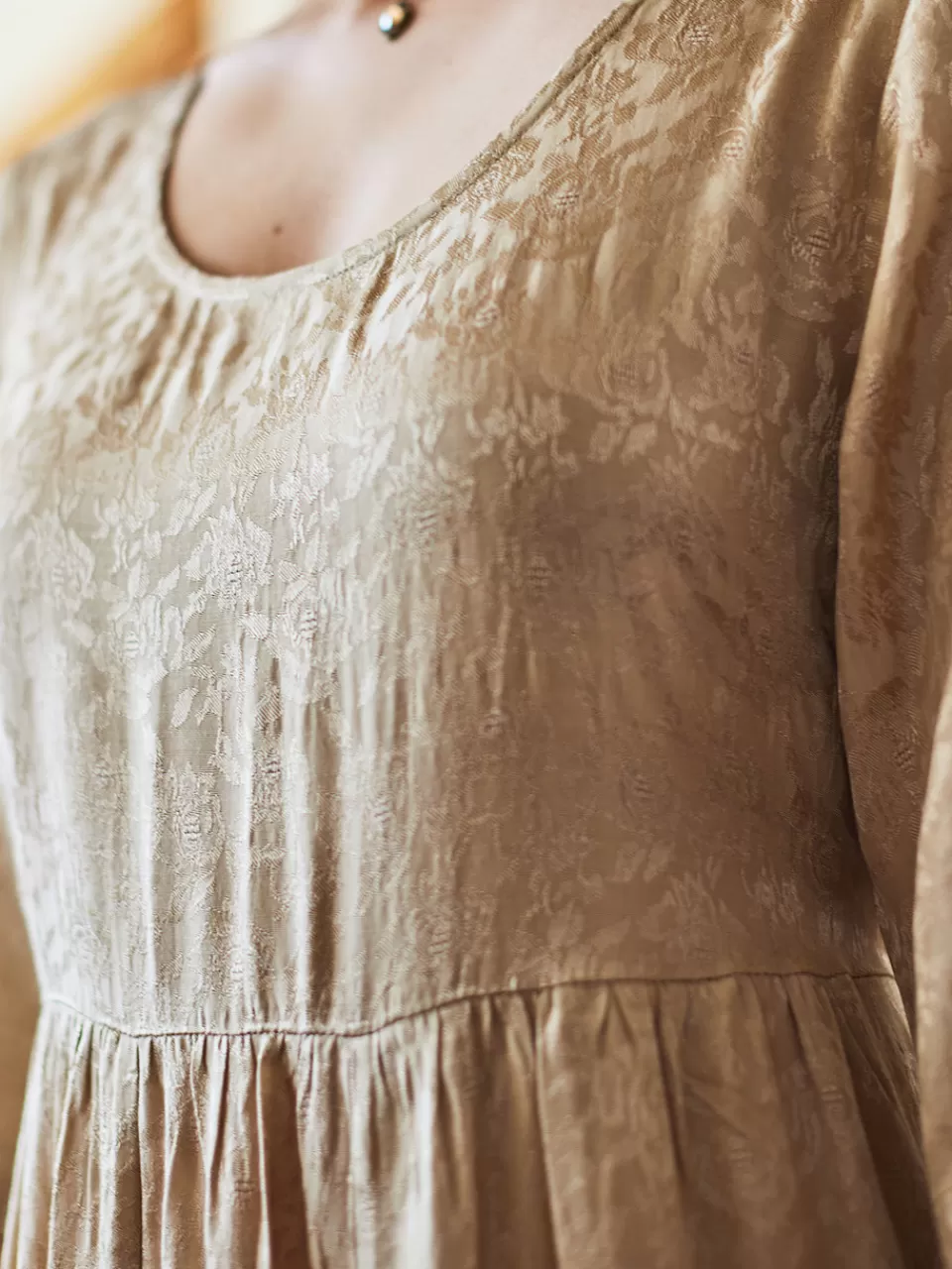 Robe de Cour en Jacquard Brodé - Collection Printanière April Cornell | Promotion Exclusive sur les Modèles Élégants