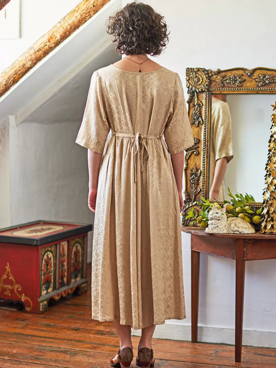 Robe de Cour en Jacquard Brodé - Collection Printanière April Cornell | Promotion Exclusive sur les Modèles Élégants