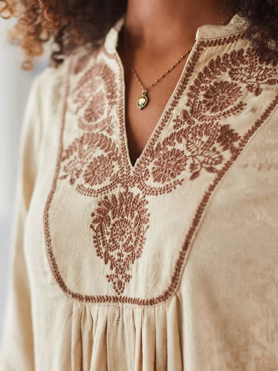 Élégante Tunique Jacquard Printanière | Promotion Exclusive April Cornell