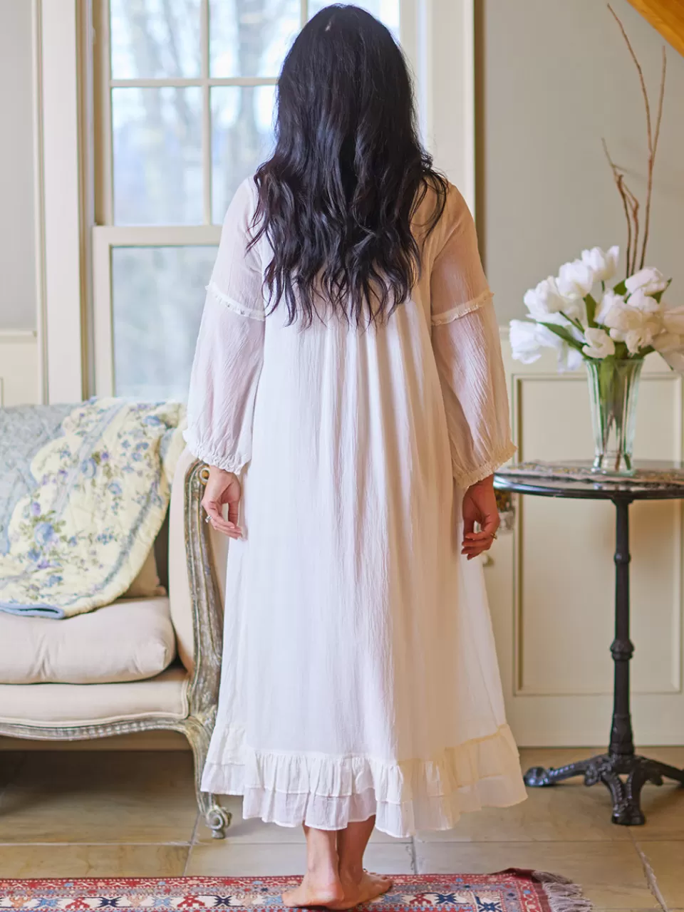 Découvrez les soldes exclusives April Cornell sur la nuisette Julietta - Pyjama élégant en soie pour nuits confortables
